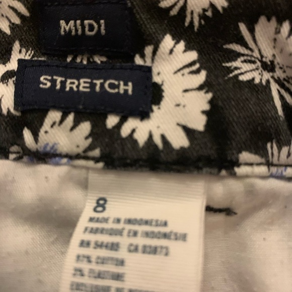 American Eagle Outfitters cotton shorts, daisies, size 8 - Picture 5 of 10